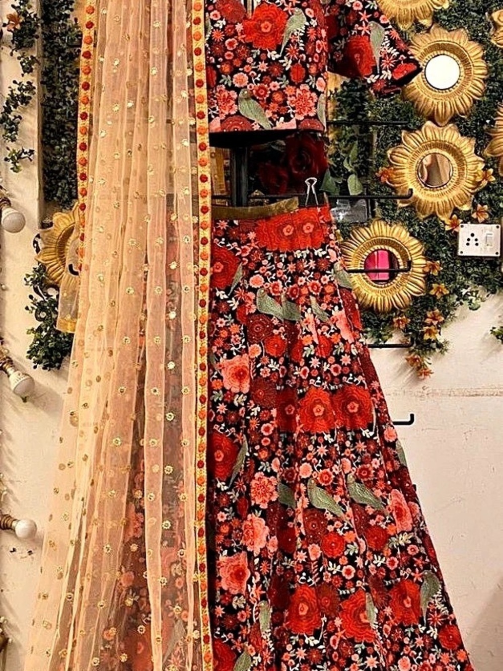 Floral Wedding Lengha- For Wedding or Bridal Event- Size (16/18) - Make an Offer - Picture 7 of 7
